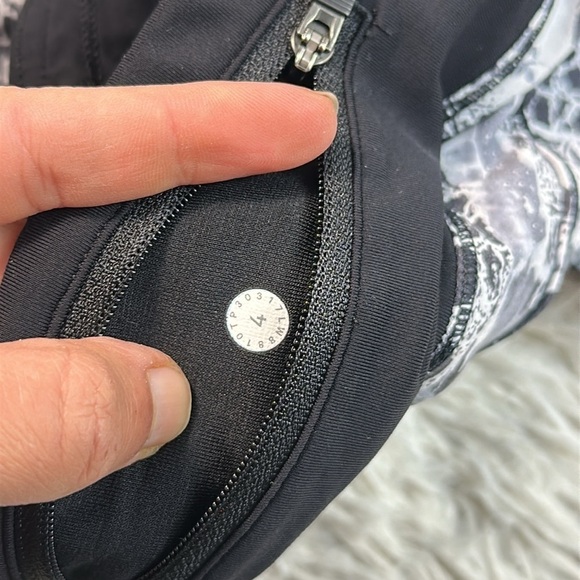 Lululemon Circuit Breaker Skirt II (Tall) (15") Interlaced Alpine White Black / - Picture 6 of 7